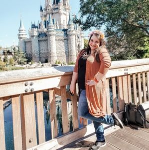 Meet your Posher, Jillian